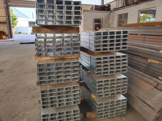 Sıcak olarak yuvarlanmış galvanizli çelik C Bölümü Purlins Longitudinal