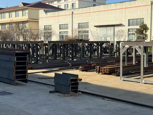 Rüzgar türbininin tabanı için bultlanmış elektrikli kabine destek yapısı korozyona dayanıklı dayanıklı