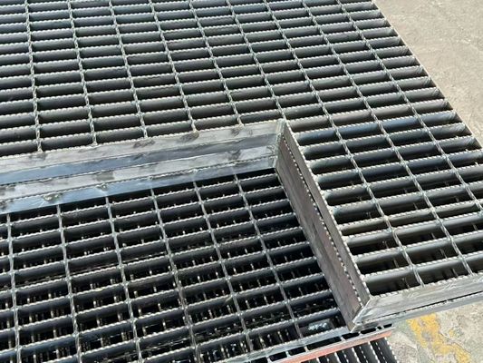 Dış mekanlar için galvanizli prefabrik çelik merdiven Anti korozyonlu yüksek dayanıklı metal basamaklar