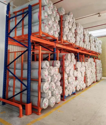 Düzenli Depo İşlemleri Çifte Derin Palet Racking Sistemi Montaj Gerekli Ve Çelik Raf Tepsisi
